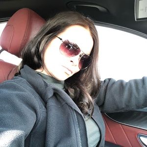 Meet your Posher, Angela